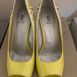 B Bakers  Sz 6.5  yellow heels